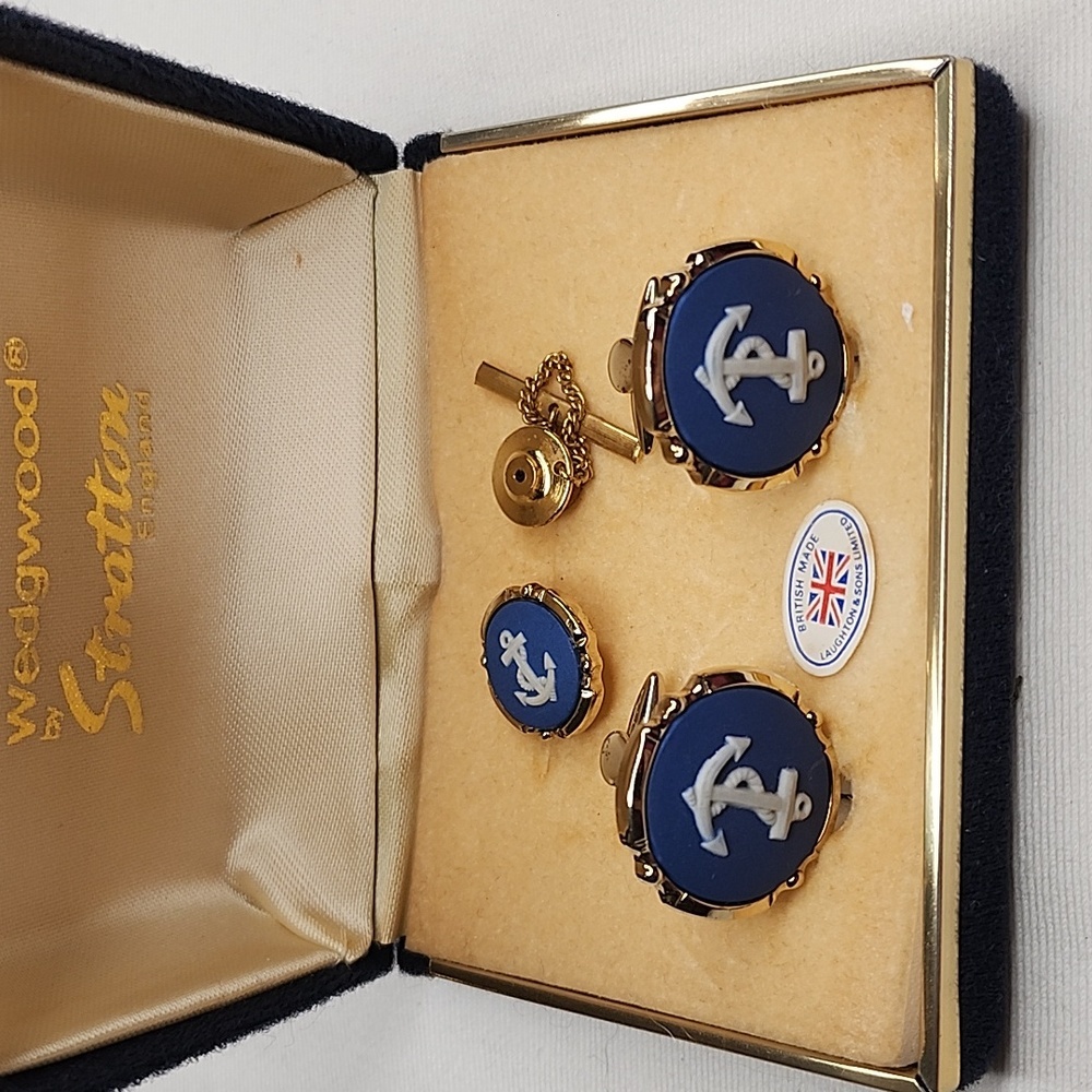 🌟🤩HOST PICK ⭐️🌟 WEDGWOOD set of CUFFLINKS and tie brooch pin